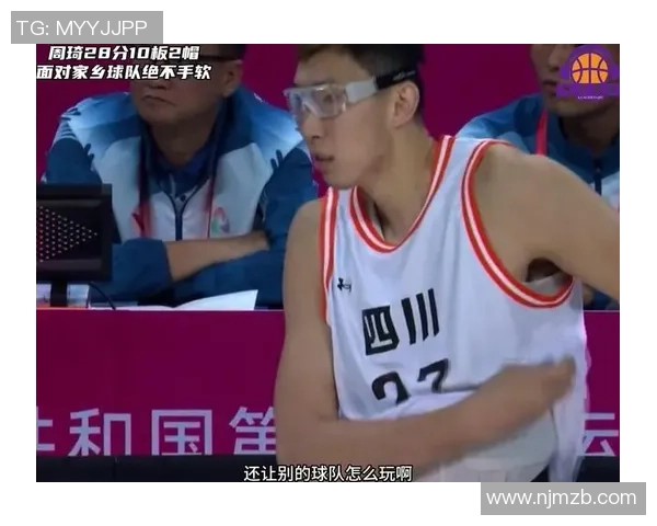 火箭球员周琦在NBA揭幕战中砍下双双，展现全面实力